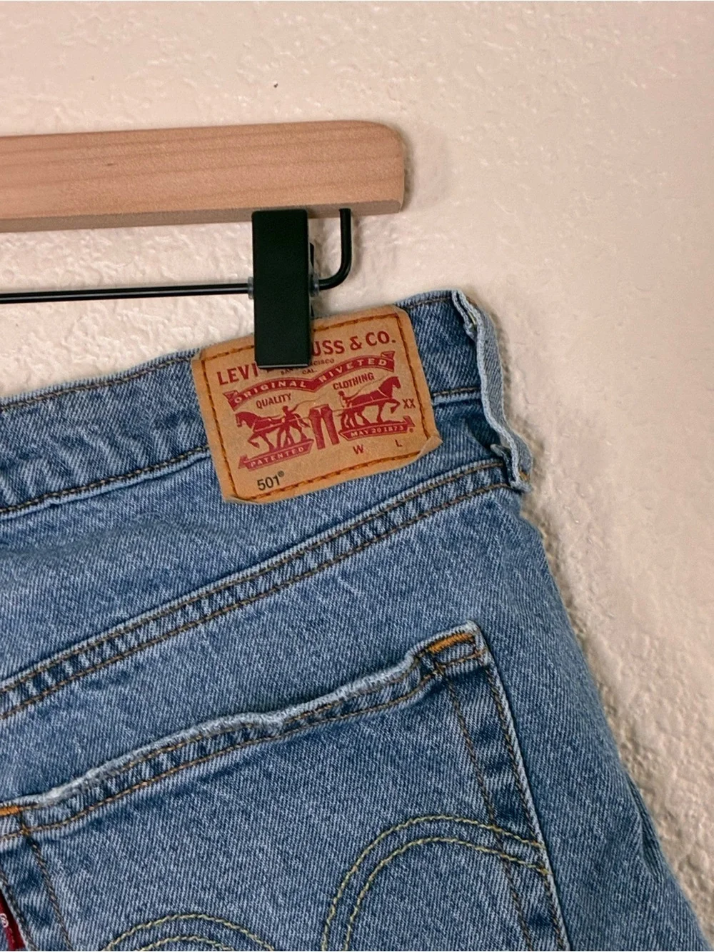 Levi’s | 501 button fly raw hem cut off long jean shorts bermuda denim size 32